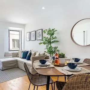 Lovelystay - Traditional Alfama View Lisbon