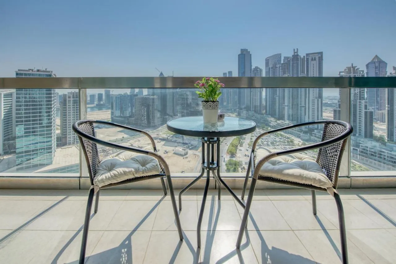 Prime Retreats - Downtown Dubai Apartment